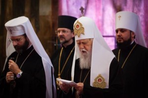 patriarkarna Sviatoslav och Filaret vid bönen i Sophia katedralen