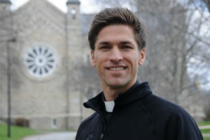 Chris utanför kyrkan