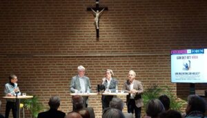 Från vänster: Stina Oscarson, Fredrik Heiding, Lena Andersson, Göran Rosenberg. Foto: Charles Câmara.
